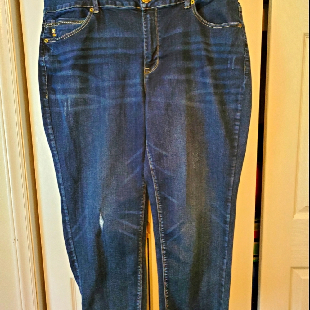New Maurices Crops 22W